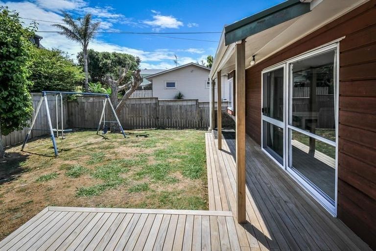 Photo of property in 1/33 Kiteroa Terrace, Rothesay Bay, Auckland, 0630