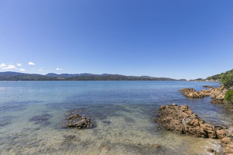 Photo of property in 455 Karaka Bay Road, Karaka Bays, Wellington, 6022