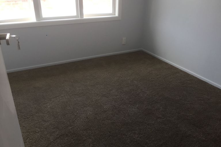 Photo of property in 28 Edwards Avenue, Henderson, Auckland, 0610