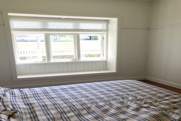 Photo of property in 12 William Bond Street, Stanley Point, Auckland, 0624