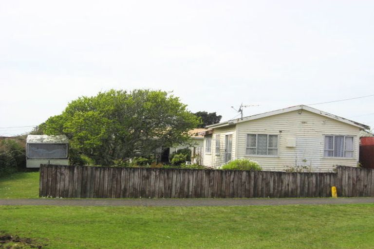 Photo of property in 16 Mouatt Street, Waitara, 4320