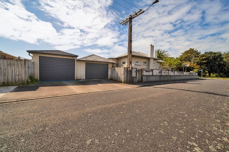 Photo of property in 37 Cracroft Street, Waitara, 4320