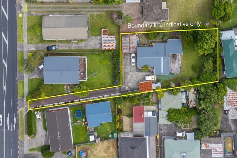 Photo of property in 106 Te Atatu Road, Te Atatu South, Auckland, 0610