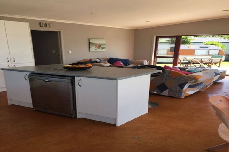 Photo of property in 29 Motukorure Parade, Cooks Beach, Whitianga, 3591