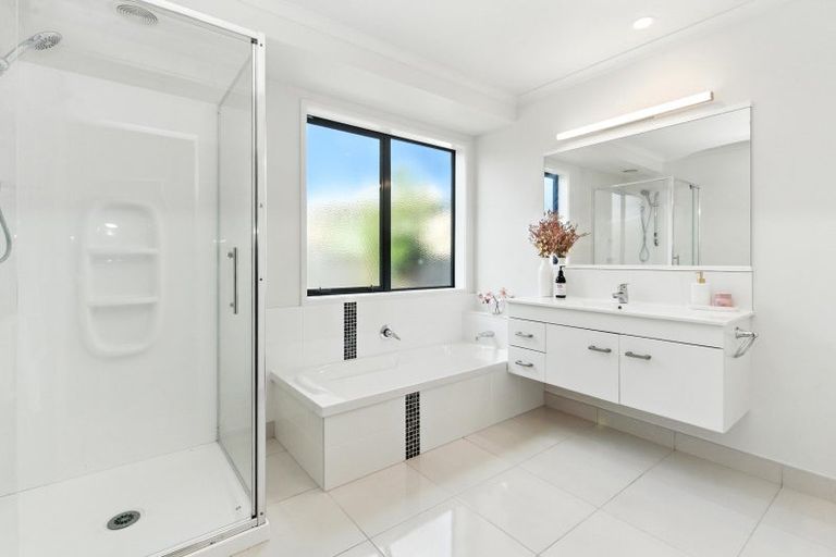 Photo of property in 24 Kowi Lakes Drive, One Tree Point, 0118