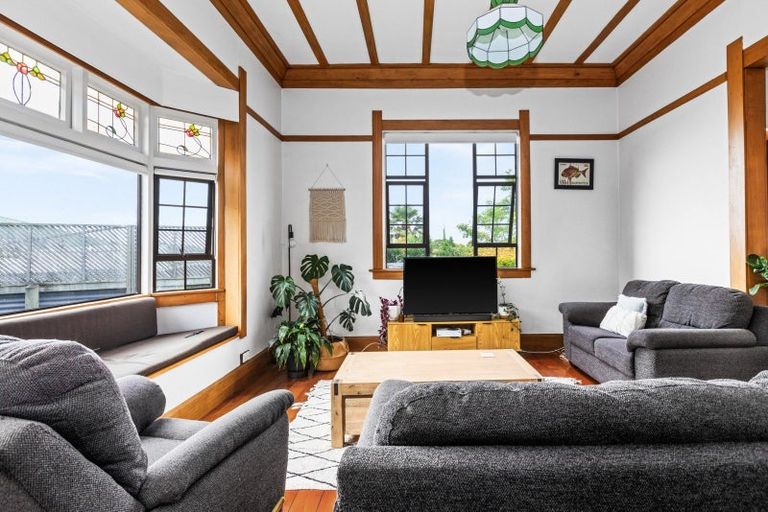 Photo of property in 12 Chaucer Road, Hospital Hill, Napier, 4110