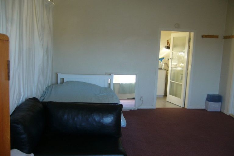 Photo of property in 4 Hawker Street, Mount Victoria, Wellington, 6011