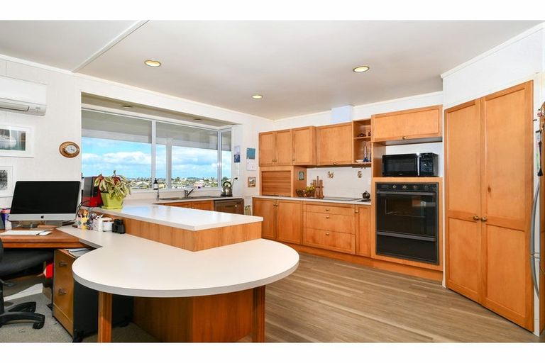 Photo of property in 2 Parkside Road, West Harbour, Auckland, 0618