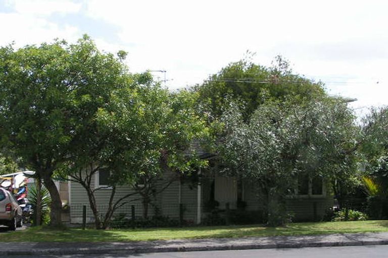 Photo of property in 56 Clarence Road, Northcote Point, Auckland, 0627