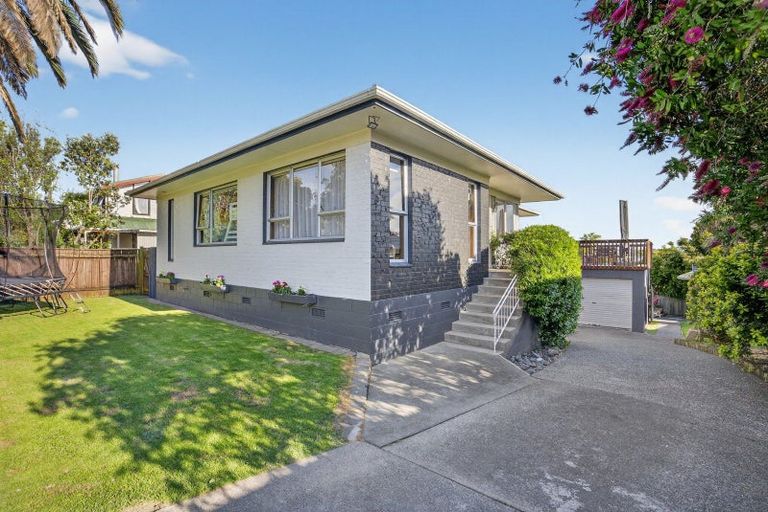 Photo of property in 27 Amorino Drive, Red Beach, 0932