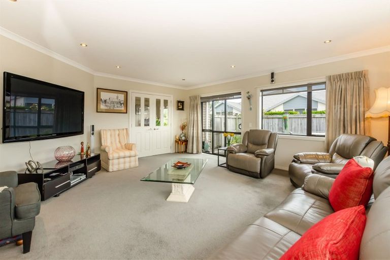 Photo of property in 34 Gandalf Crescent, Paraparaumu, 5032