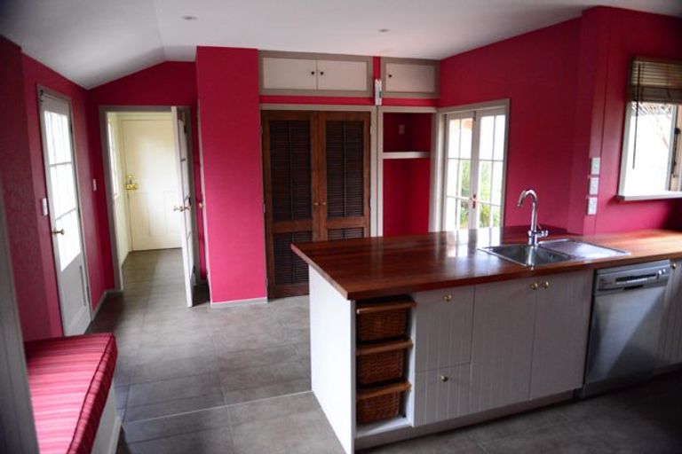 Photo of property in 65 Havelock Road, Havelock North, 4130