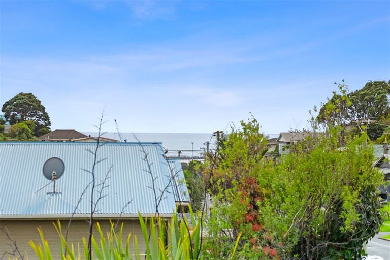 Photo of property in 96 Pioneer Road, Moturoa, New Plymouth, 4310