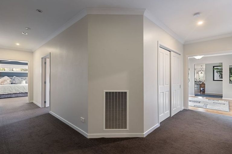 Photo of property in 37 La Lena Grove, Fitzherbert, Palmerston North, 4410