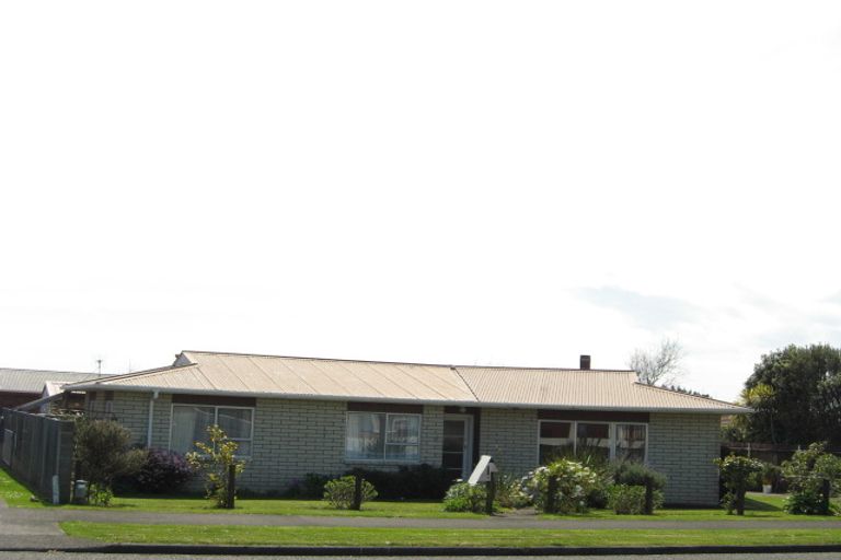 Photo of property in 9 Poplar Grove, Whalers Gate, New Plymouth, 4310