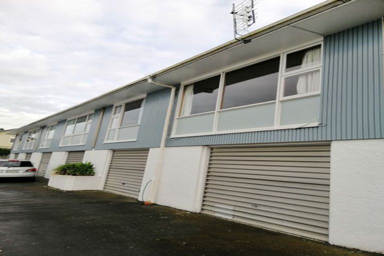 Photo of property in 92 Eglinton Road, Mornington, Dunedin, 9011