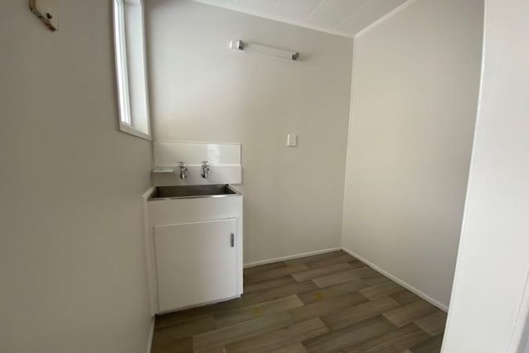 Photo of property in 30 Leaver Place, Weymouth, Auckland, 2103