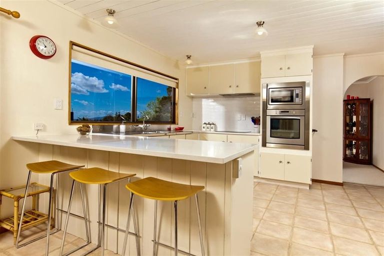 Photo of property in 4 Honeysuckle Lane, Mairangi Bay, Auckland, 0630