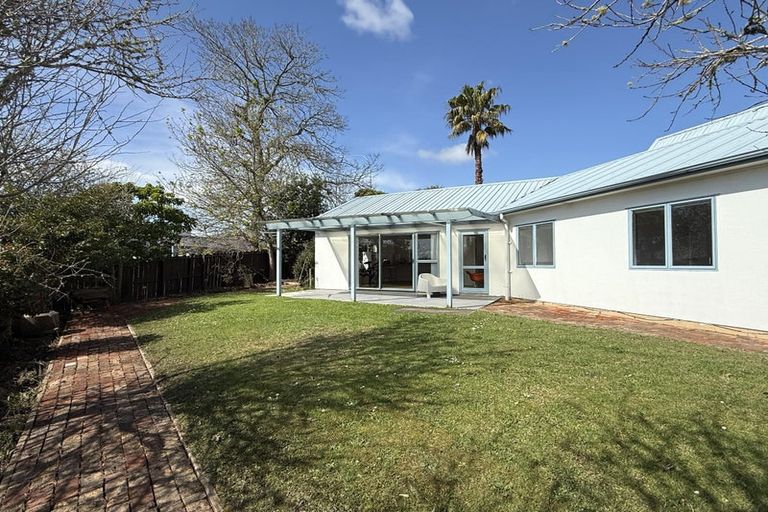 Photo of property in 25 Fearnley Grove, Albany, Auckland, 0632