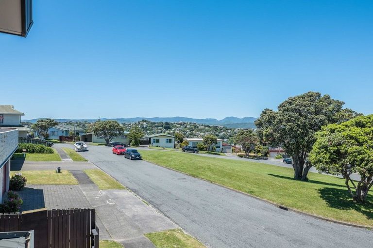 Photo of property in 5a Waiwera Crescent, Maupuia, Wellington, 6022