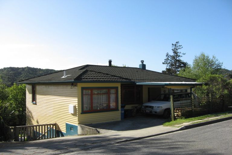 Photo of property in 92 Milton Terrace, Picton, 7220