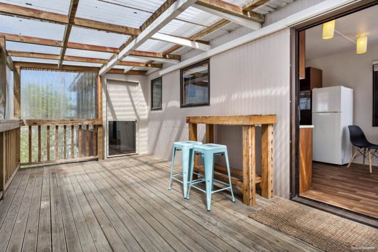 Photo of property in 1/424 Old Te Atatu Road, Te Atatu Peninsula, Auckland, 0610