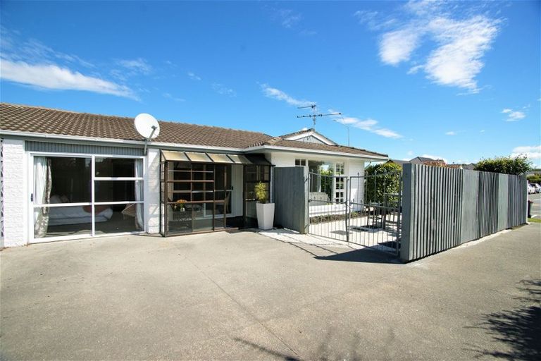 Photo of property in 1/200 Waimairi Road, Ilam, Christchurch, 8041
