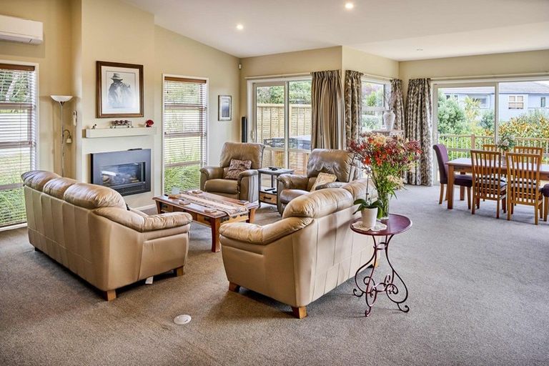 Photo of property in 19 Gray Street, Pukerua Bay, 5026