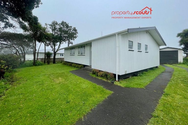Photo of property in 6 Calgher Avenue, Waitara, 4320