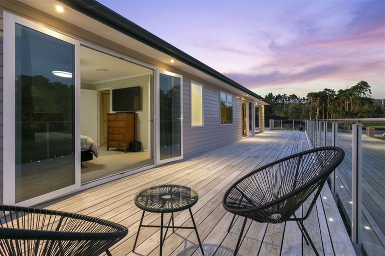 Photo of property in 21 Kahika Grove, Huapai, Kumeu, 0810