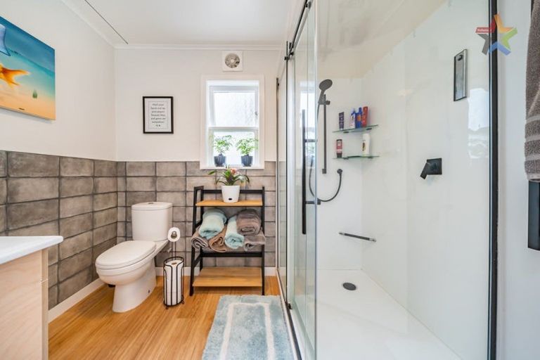 Photo of property in 6 Puriri Street, Eastbourne, Lower Hutt, 5013