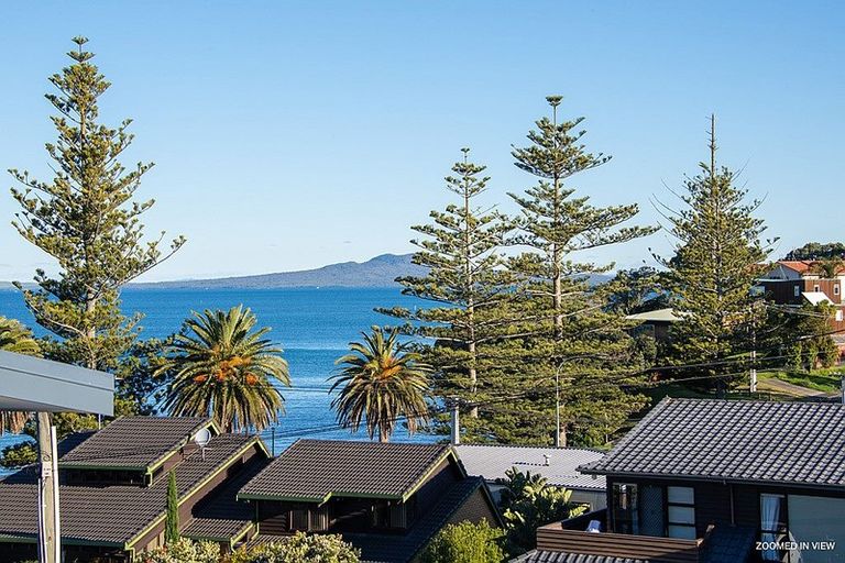 Photo of property in 11 Ellangowan Road, Waiake, Auckland, 0630