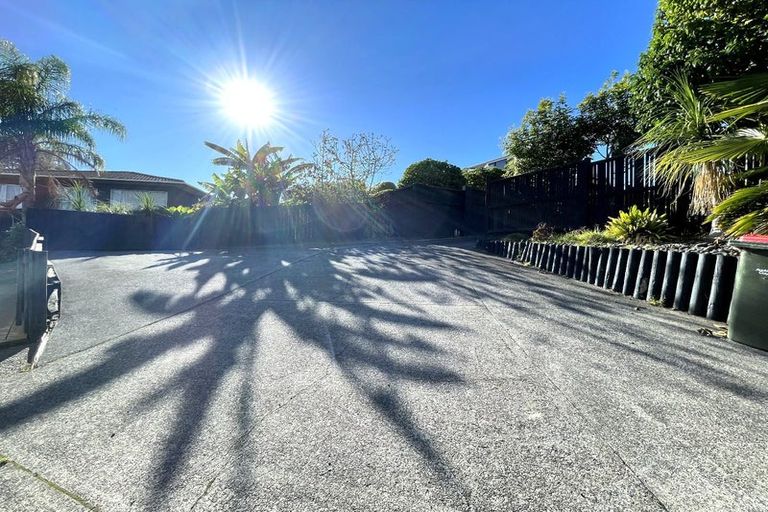 Photo of property in 15 Dalwhinnie Parade, Highland Park, Auckland, 2010