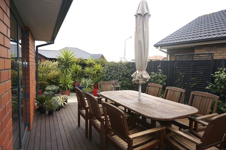 Photo of property in 3 Woodhaven Place, Parklands, Christchurch, 8083