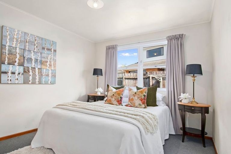 Photo of property in 1/1 Alison Avenue, Herald Island, Auckland, 0618