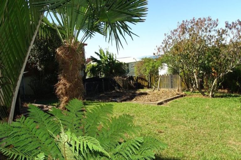 Photo of property in 18 Fairway Avenue, Red Beach, 0932