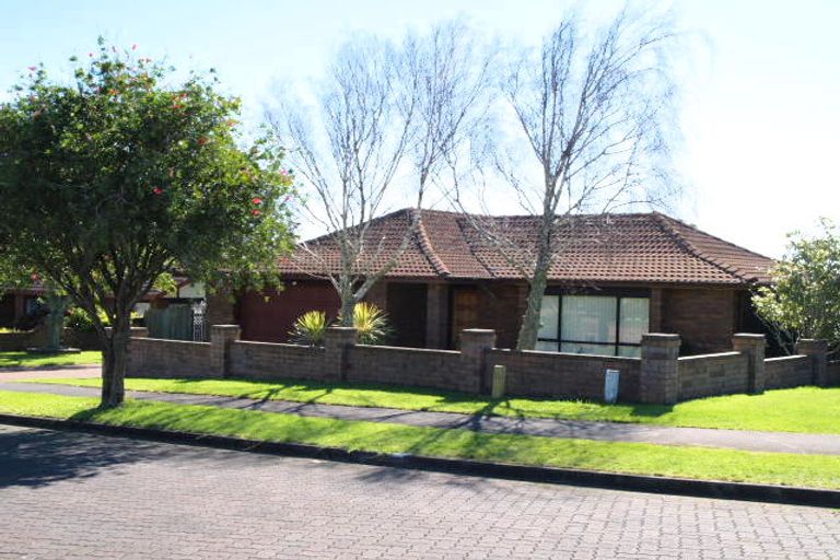 Photo of property in 12 Crescent Hills Court, Northpark, Auckland, 2013