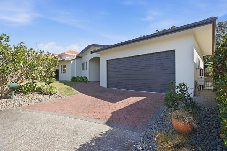 Photo of property in 5 Kawaroa Close, New Plymouth, 4310