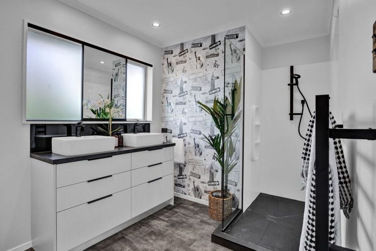 Photo of property in 20 Truby King Street, Merrilands, New Plymouth, 4312