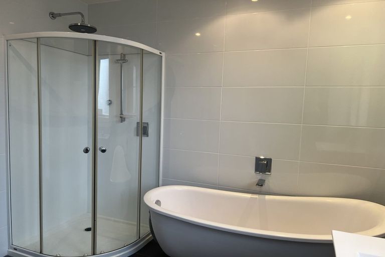 Photo of property in 1/116 Sandspit Road, Shelly Park, Auckland, 2014