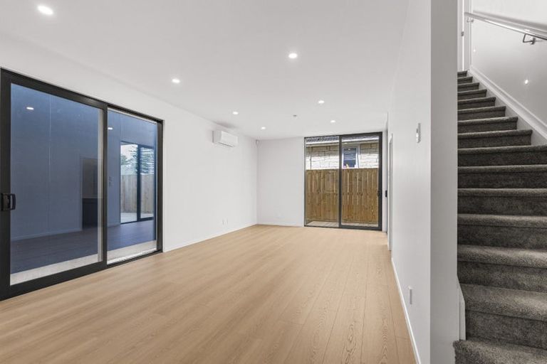 Photo of property in 4 Roberts Road, Matakatia, Whangaparaoa, 0930