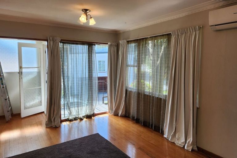 Photo of property in 2/7 Queen Street, Papakura, 2110