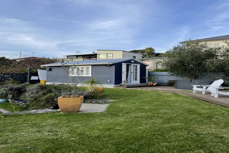 Photo of property in 9 Kaitawa Street, Waikanae Beach, Waikanae, 5036