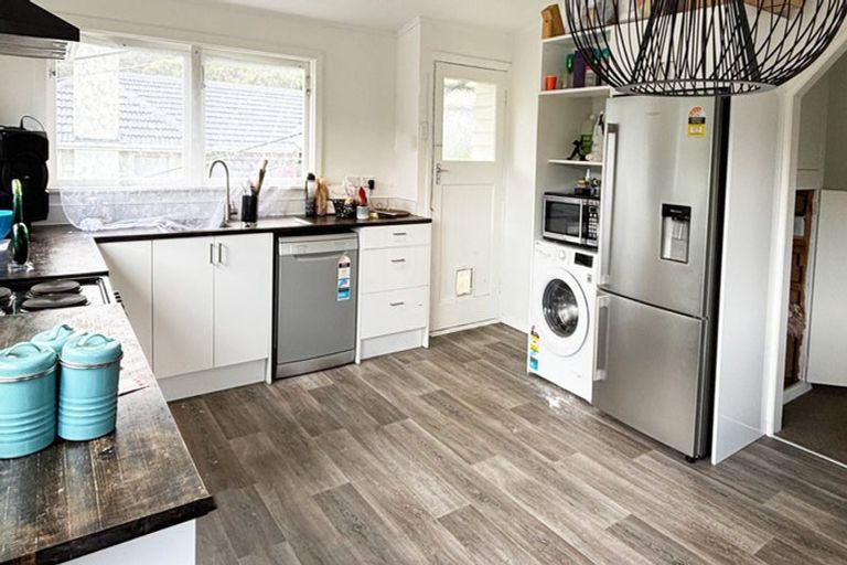 Photo of property in 37 Bird Grove, Stokes Valley, Lower Hutt, 5019