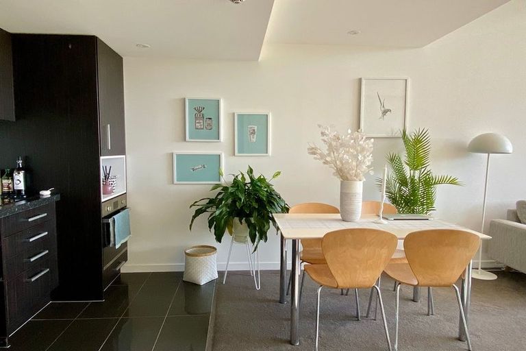 Photo of property in Nouvo Apartments, 5b/21 Rugby Street, Mount Cook, Wellington, 6021