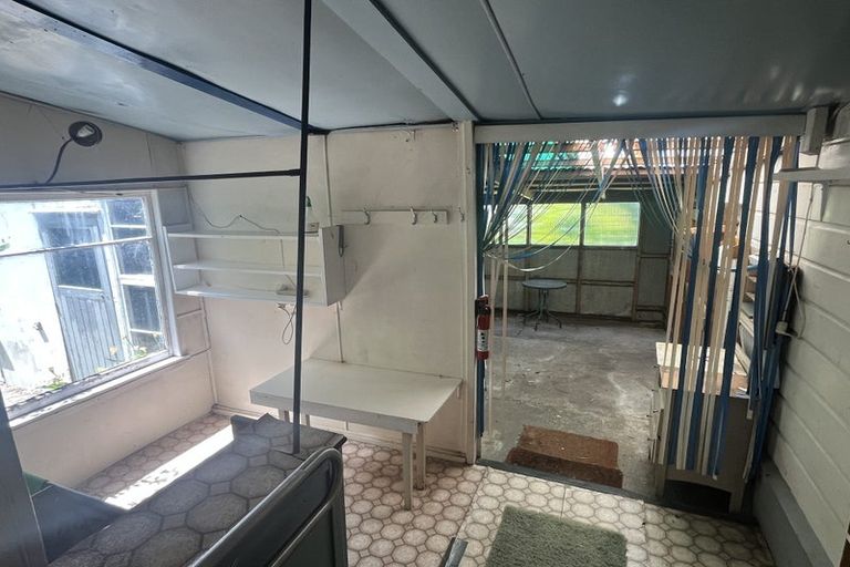 Photo of property in 21 Pahiatua Street, Hokowhitu, Palmerston North, 4410