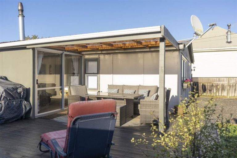 Photo of property in 1 Kempton Street, Greytown, 5712