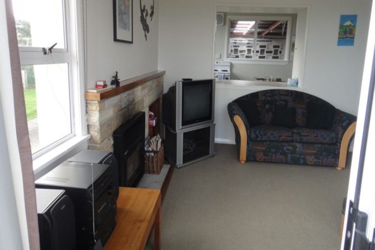 Photo of property in 19 Pitcairn Street, Oakura, 4314