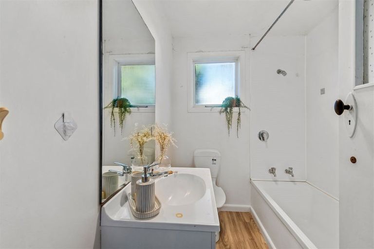 Photo of property in 28 Straven Road, Riccarton, Christchurch, 8011