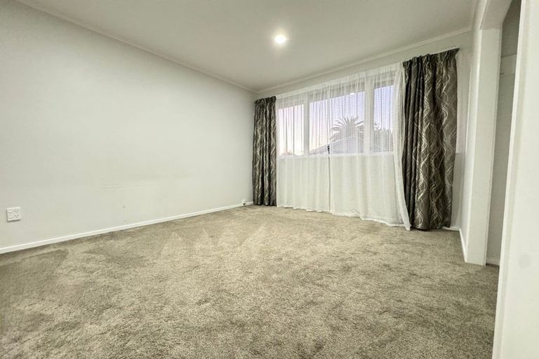 Photo of property in 33 Patts Avenue, Glendene, Auckland, 0602